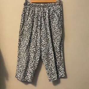 Haband Monochrome Floral Capris